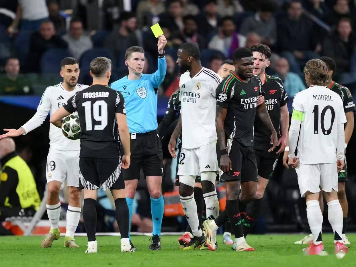 皇冠体育-皇马后卫因黄牌停赛，缺席关键比赛(皇马后位)